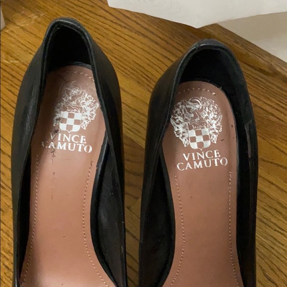 Vince Camuto platform heels - Picture 2 of 3